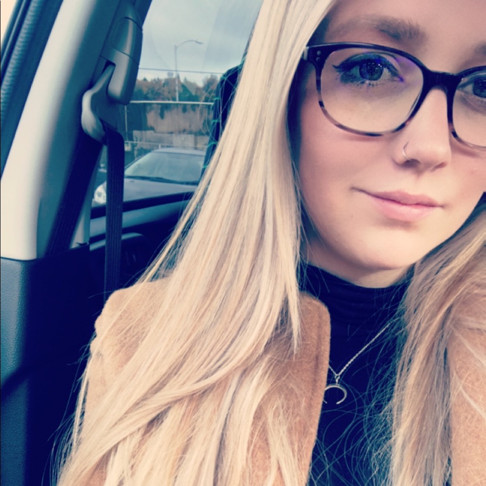 Meet your Posher, Emily anne